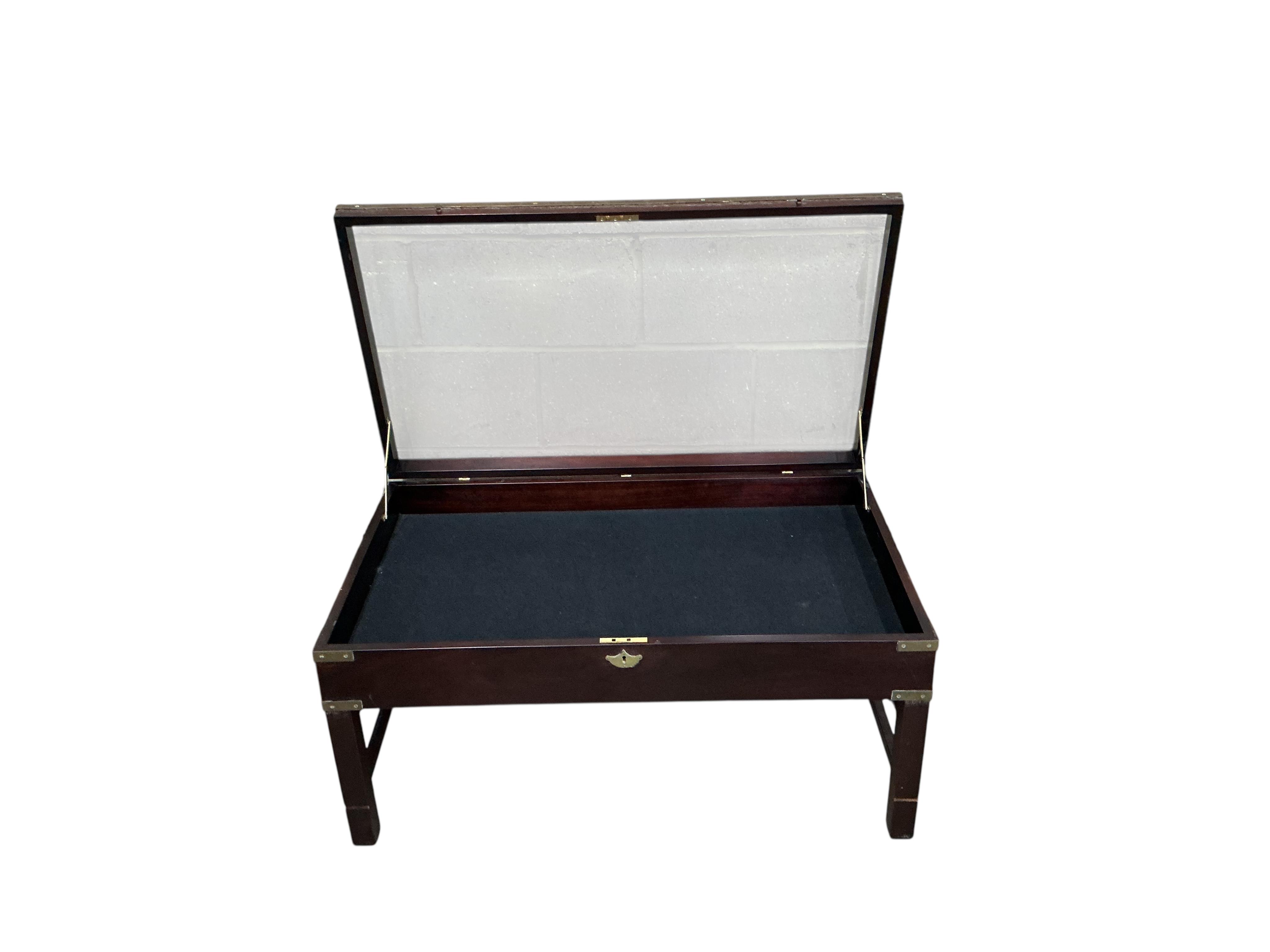 A reproduction military style brass mounted rectangular mahogany display table with hinged glazed top, width 99cm, depth 59cm, height 47cm together with a pair of similar bedside chests